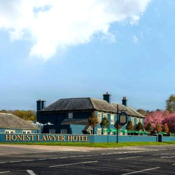 Honest Lawyer Hotel