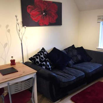 6 Varis Apartments