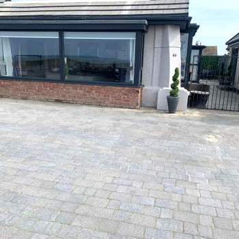 Beach House Apartment on ground floor with sea view - pet friendly