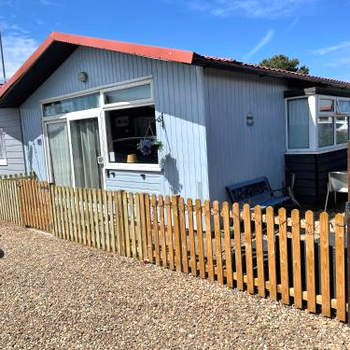 Pebbles 144 South Shore 2 bed chalet 2 dog friendly, sleeps 4