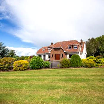 Luxury Manor, Private, Double Garage, Hot tub, Wifi