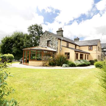 Ddol Helyg Farmhouse
