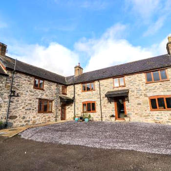 Maestyddyn Farm House