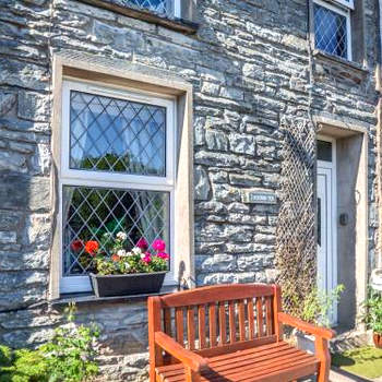 7 Dolydd Terrace