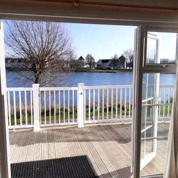 Nyhavn Lakeside Cottage