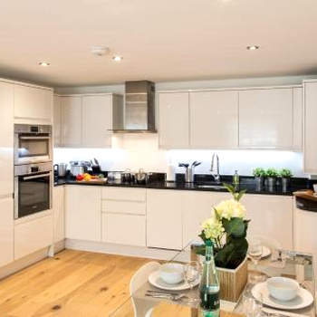 Finchley Central - Luxury 2 bed ground floor apartment