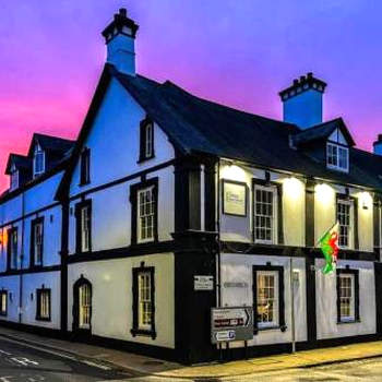 Three Salmons Hotel