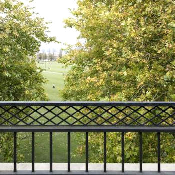 Penthouse with Terrace 5 mins walk to City Centre & Colleges & Sleeps 6