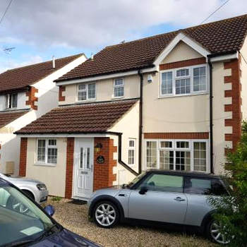 Spacious Swindon 5 bedroom house - sleeps up to 10