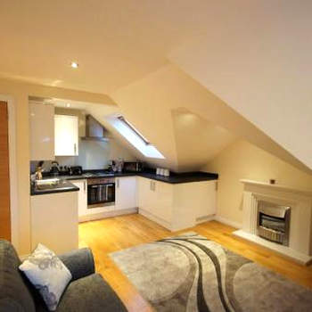 Modern, Cosy Apartment In Bearsden with Private Parking