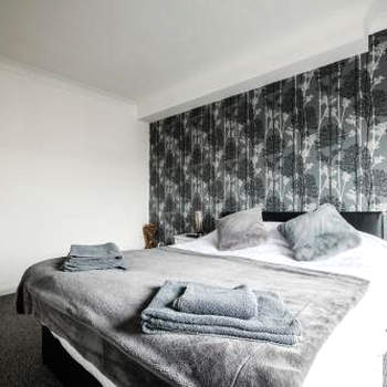 Hullidays - 'Old School Penthouse' Trinity Square