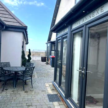 Beach Pad - ground floor - pet friendly