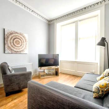 Edinburgh City Central Apartment Sleeps 6 Free Parking