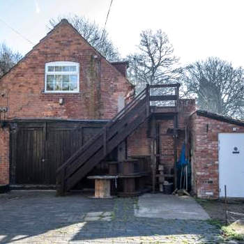 17th-Century One Bed Studio with Parking & Garden!