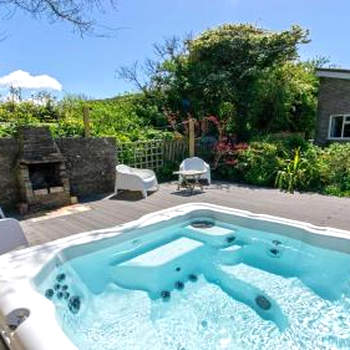 Ladywell Croyde - Super stylish large home with pool table, woodburner, pizza oven and Hot Tub Option, Sleeps 12