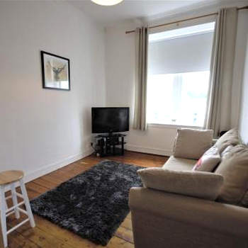 Bright and Cosy West End Apartment