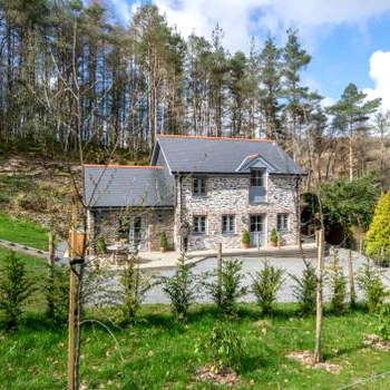 Wisteria Cottage - Bwthyn yr Ardd