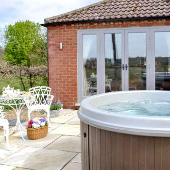 Hares Home - Uk10757