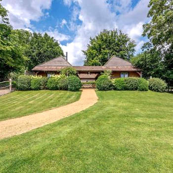 Castlemans Stables East