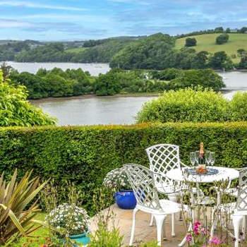 Curlew Cottage - Character Cottage with Superb River Views