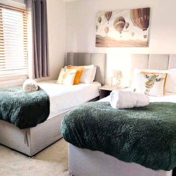 Dean House, 2 Bdrm, FREE Parking, Spacious, Kitchen, Close Motorways