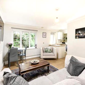 One bedroom central Slough with parking