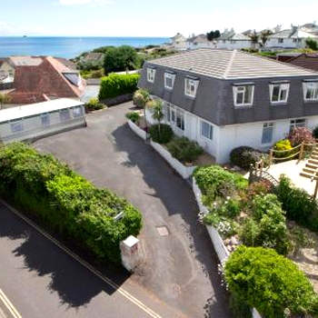 Three Beaches Holiday Apartments - close to Goodrington beach in Paignton