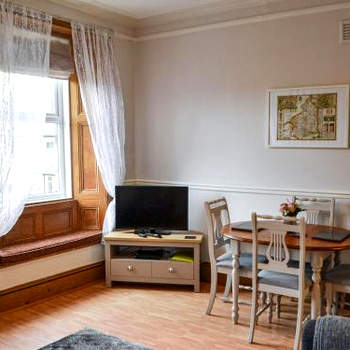 Hallbank Apartment