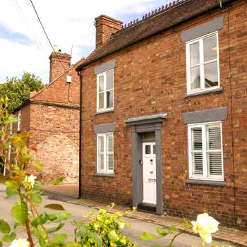 IRONBRIDGE - 18th CENTURY THREE BEDROOM COTTAGE - 6 BEDS