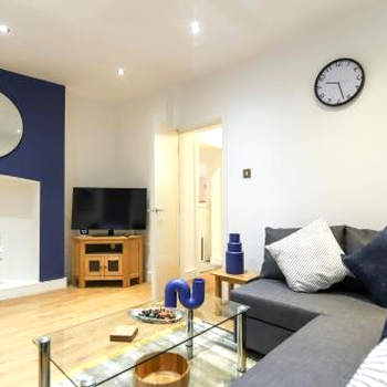 New- Modern 2br Apt Wifi Sleep5 City Centre