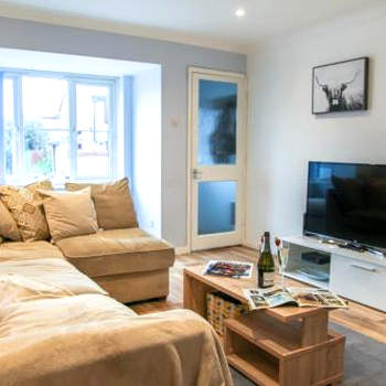 Poole house for 6 Parking, 3mins from waterfront - Parkland House