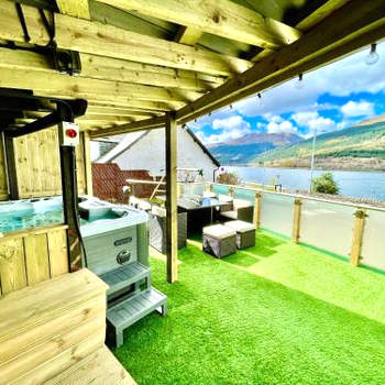 Amazing Alps and Loch views - HOT TUB and pet friendly