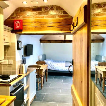 The Outhouse - Ground Floor Studio