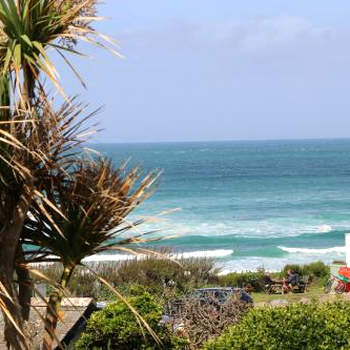 STYLISH, BEACHSIDE apartment, sea views