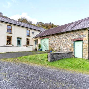 Pwll Farmhouse