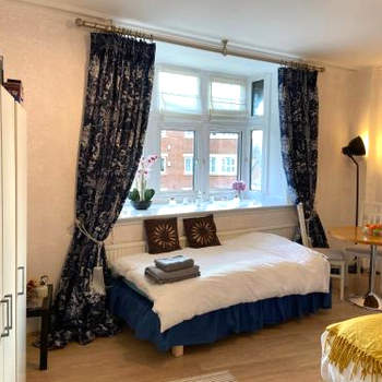 Deluxe Three Bed Apartment in Henley-on-Thames near Station River & Town Centre