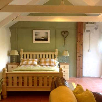 Cowshed Cottage located nr Kynance cove