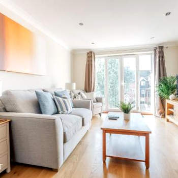 Modern 2 bed apartment at Imperial Court, Newbury