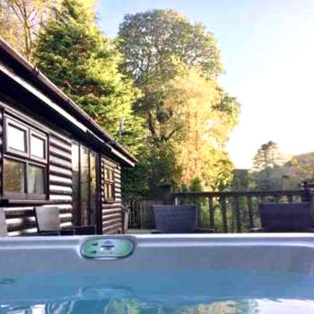 Mistletoe One Luxury Lodge with Hot Tub Windermere