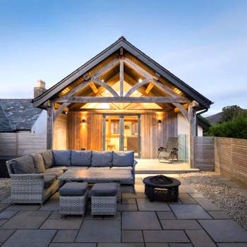 Welsh Dreaming Luxury Oak Framed House with Wood Fire Hot Tub