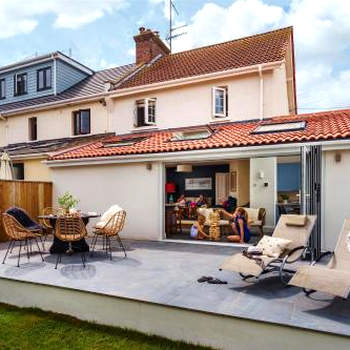 Littlefields - Stylish, Modern Cottage With Large Garden, Close To Beach