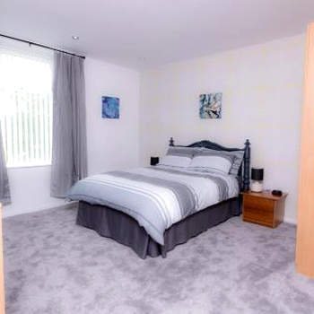 Entire House - 2 Bedroom - 3 Bed - Free wifi - TV