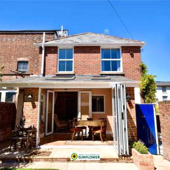 Anchor Down Cottage the perfect seaside retreat sleeps 4 beach 2 mins
