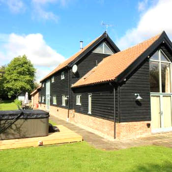 Old Oak Barn - Beautiful barn conversion with wonderful Jacuzzi hot tub