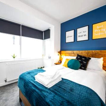 7 bedroom house ENSUITE Rooms, fully equipped kitchen, free WIFI, TVs in all rooms CITY CENTRE CLOSE TO A46 Inspire Homes