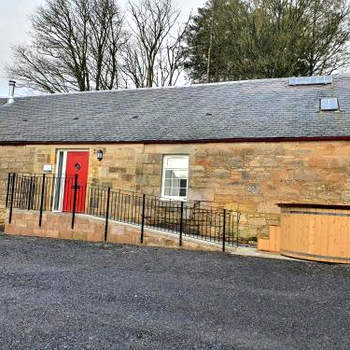 Inviting 2-Bed Barn with hot tub near Muirkirk
