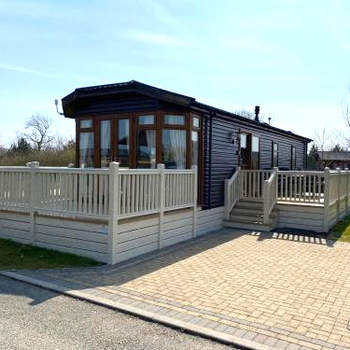 Lottie's Lodge With Hot Tub