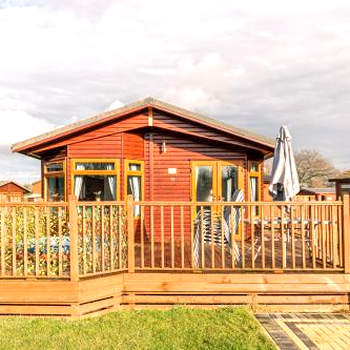 Flamingo Lodge With Hot Tub