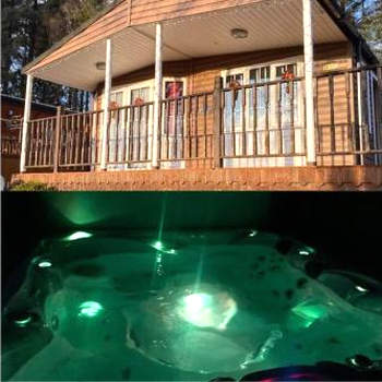 Cosy Woodlands Lodge with Hot Tub, Decking & Garden