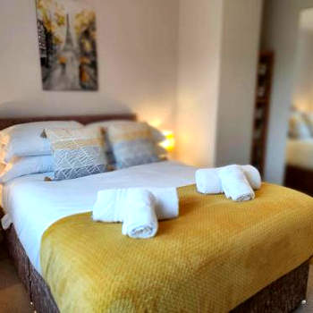 Birdsong Rural Winchester Twyford - 2BR, 5BR, 7BR - sleeps upto 16